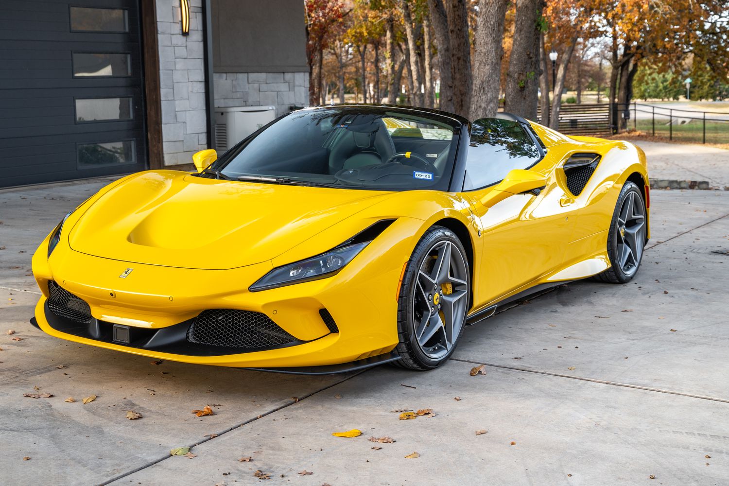 908ページ 2022 Ferrari F8 spider Auction | SBX Cars by Supercar Blondie